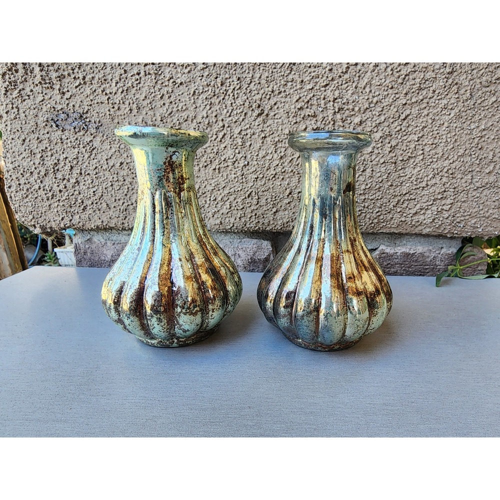 2 Vases